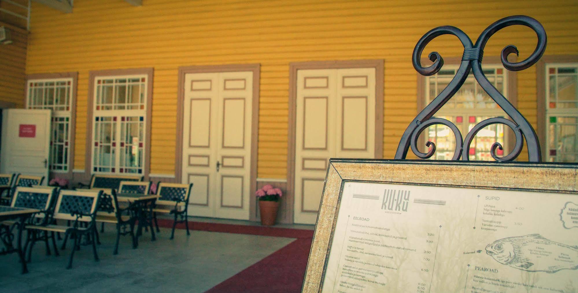 Kuursaal Guesthouse กูรัซซาเร ภายนอก รูปภาพ